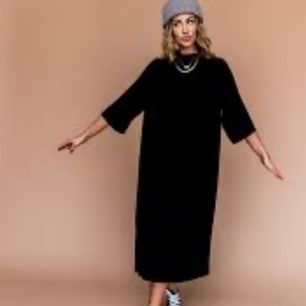 Dressed in Lala Ribbed Mock Neck Midi Dress Black Oversized Stretch Medium Boho